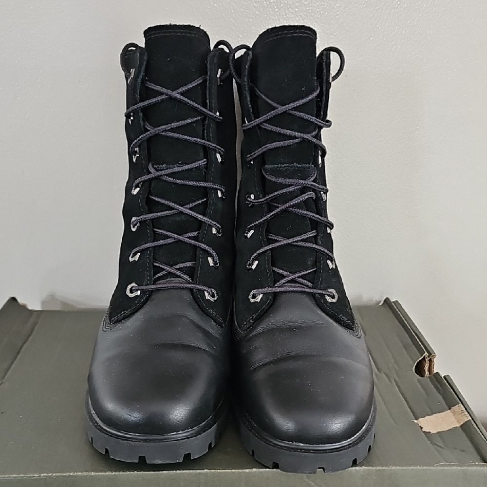 New In Box Woman's Timberland Black Fleece Lined Winter Boots.  Size 8B